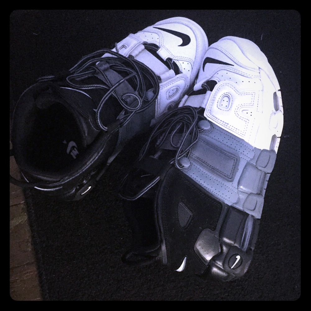 Size 8 1/2 Nike up-tempo Scotty Pippen tennis shoe